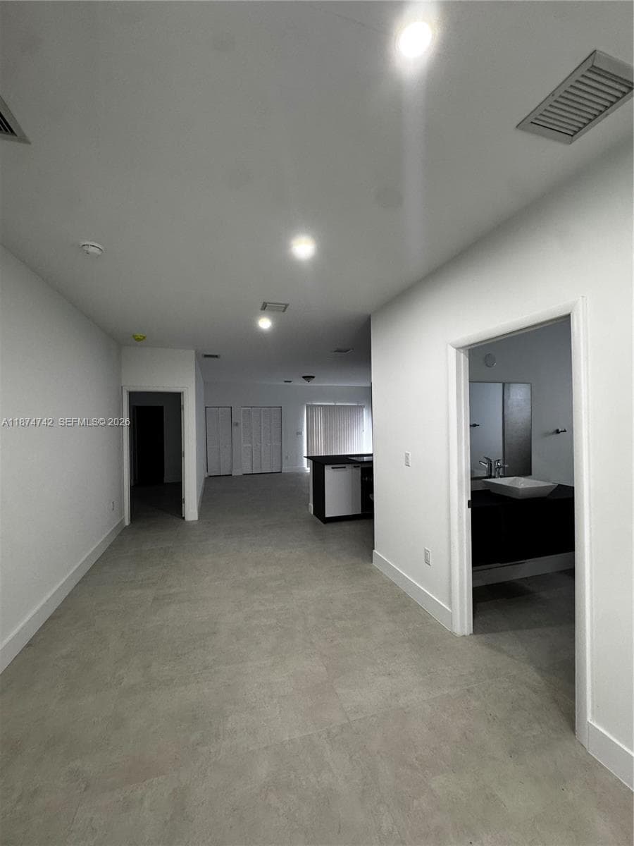 2541 NW 9th St photo 2