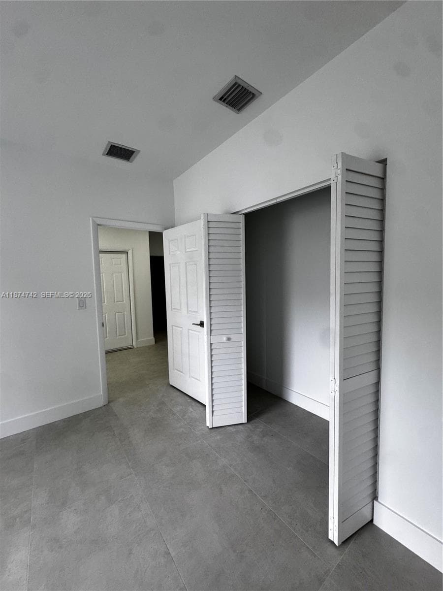 2541 NW 9th St photo 5