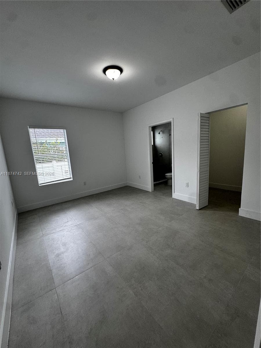 2541 NW 9th St photo 11