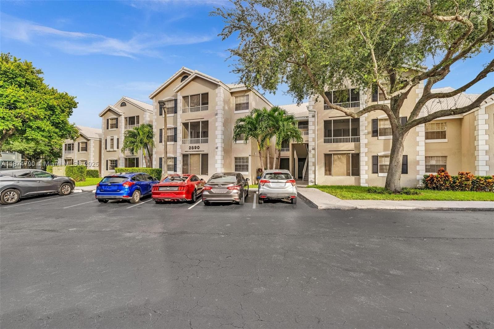 LAKEVIEW CLUB CONDO · #108 in Oakland Park - Photo 2