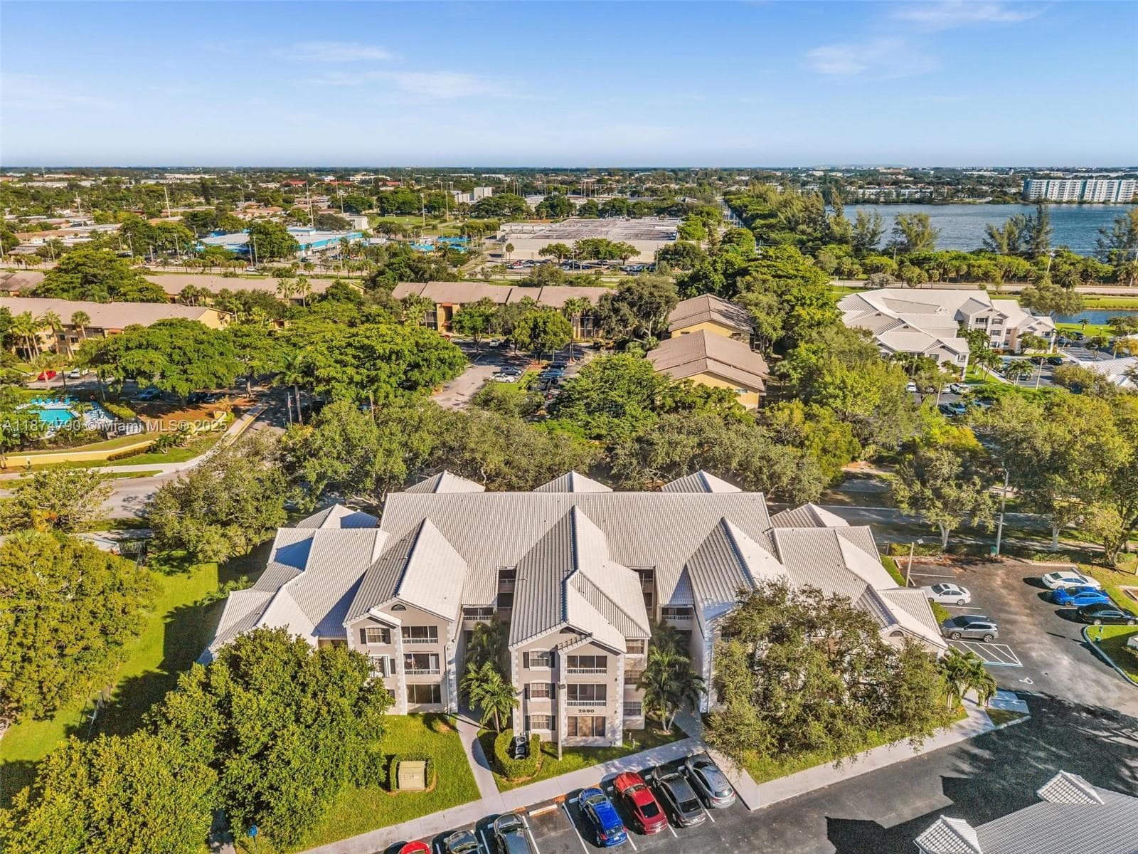 LAKEVIEW CLUB CONDO · #108 in Oakland Park - Photo 28