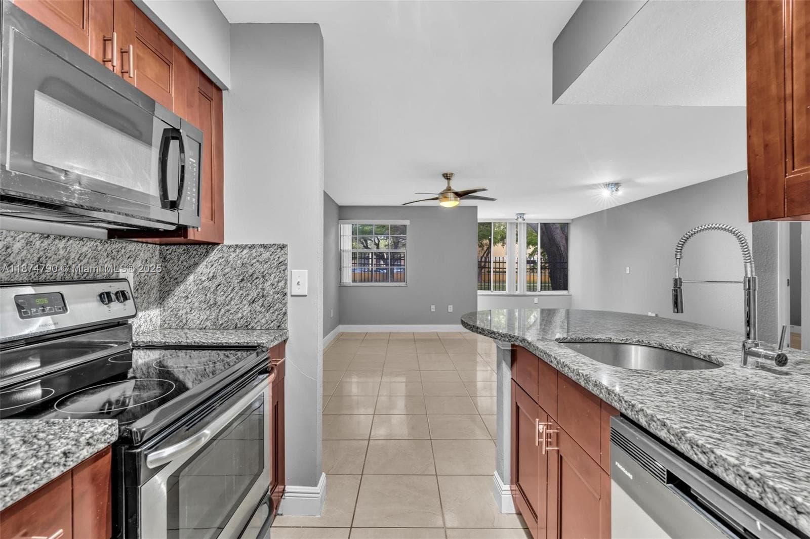 LAKEVIEW CLUB CONDO · #108 in Oakland Park - Photo 5