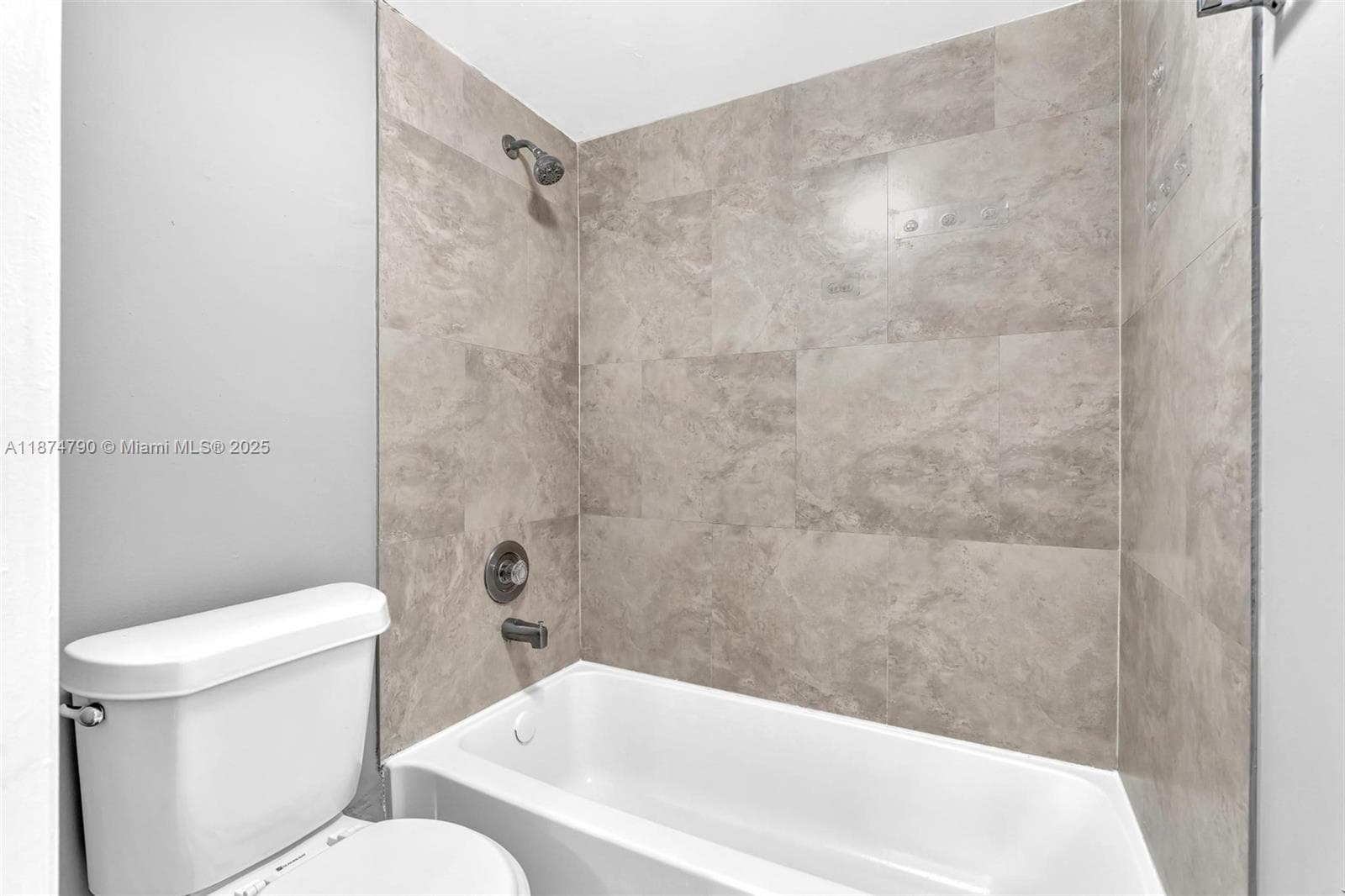 LAKEVIEW CLUB CONDO · #108 in Oakland Park - Photo 20