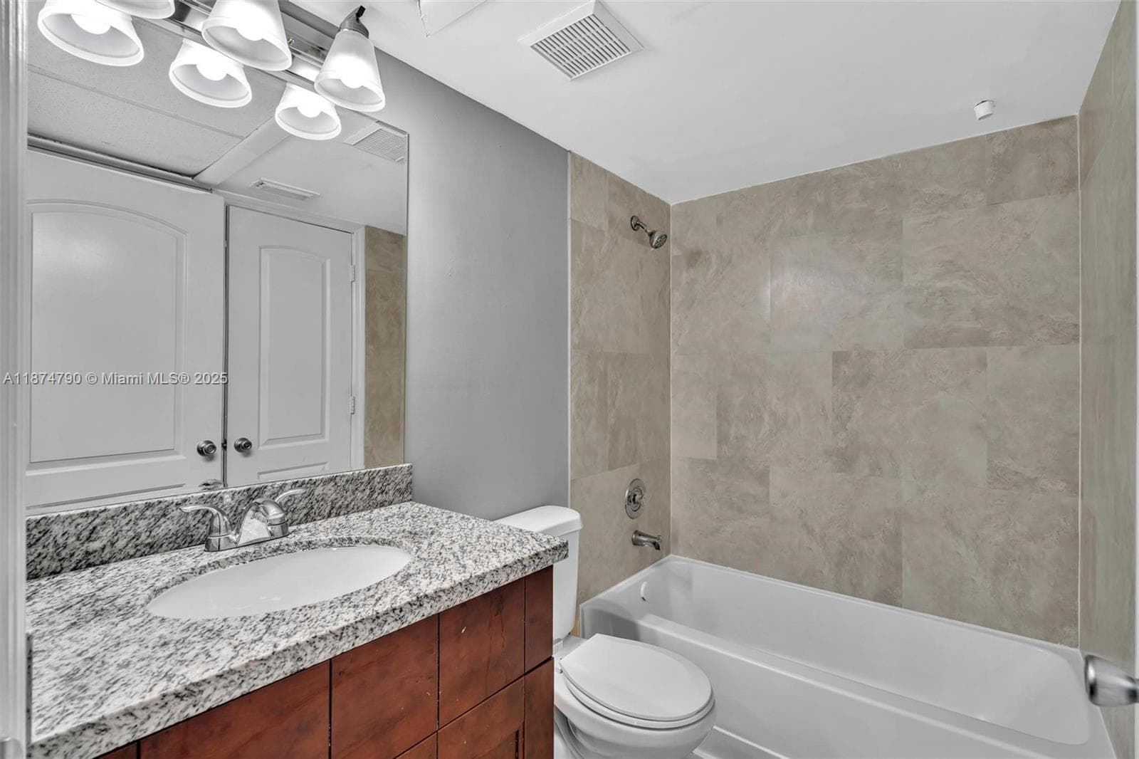 LAKEVIEW CLUB CONDO · #108 in Oakland Park - Photo 14