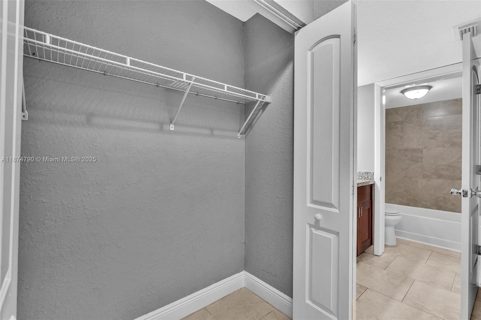 LAKEVIEW CLUB CONDO · #108 in Oakland Park - Photo 18
