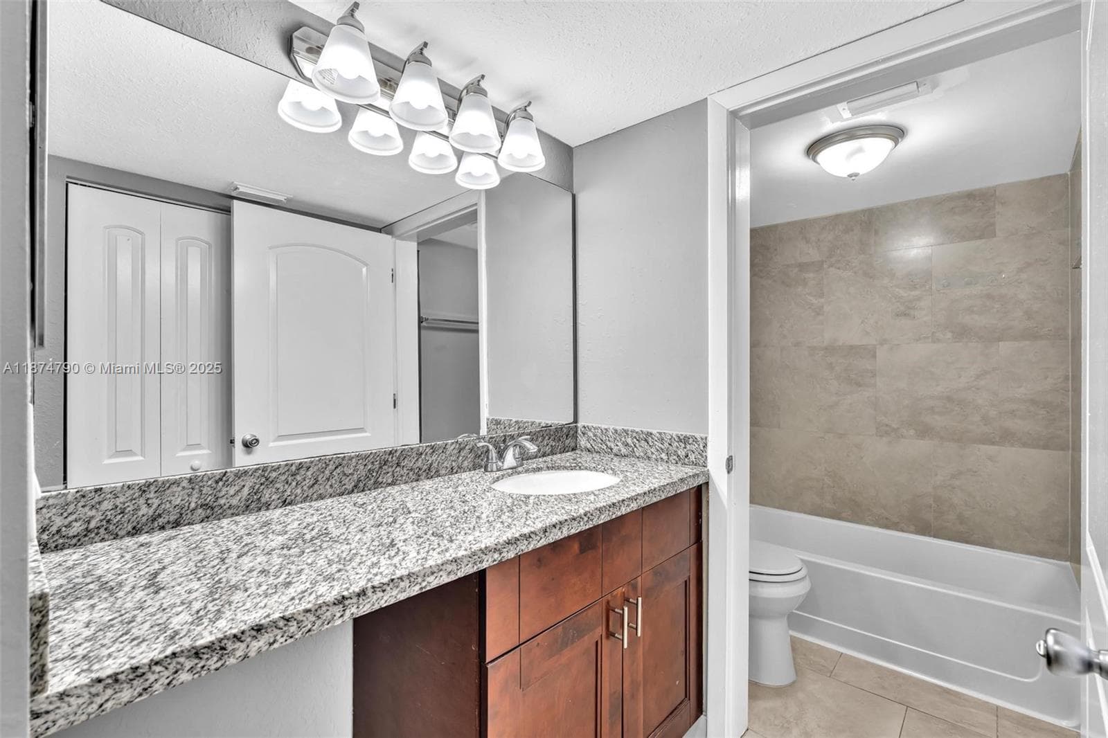 LAKEVIEW CLUB CONDO · #108 in Oakland Park - Photo 19