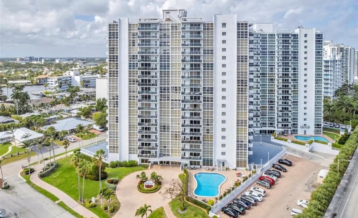 ET · #10C in Fort Lauderdale - Photo 20