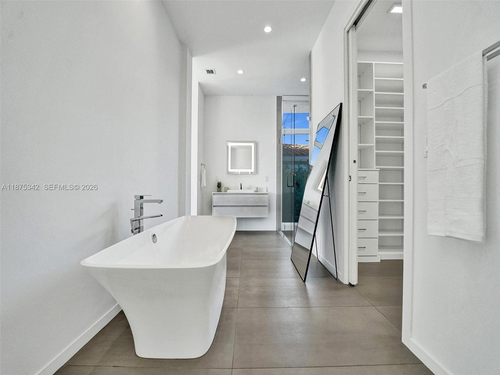 2217 NE 17th Ter photo 27
