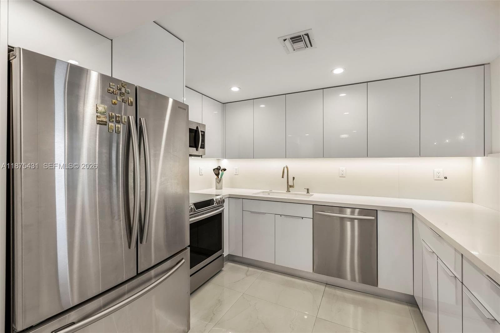 THE CARRIAGE HOUSE CONDO · #1231 in Miami Beach - Photo 16