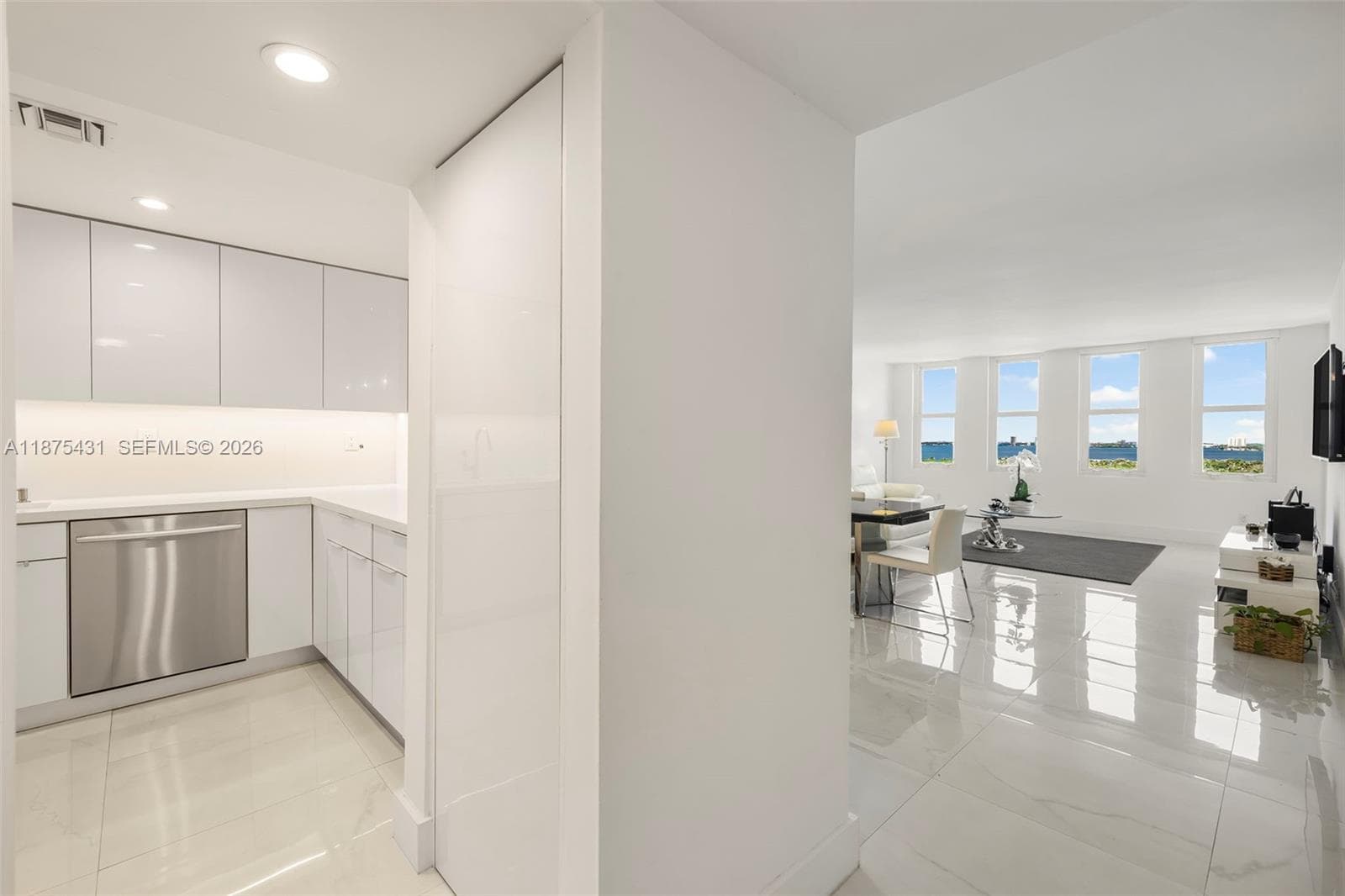 THE CARRIAGE HOUSE CONDO · #1231 in Miami Beach - Photo 20