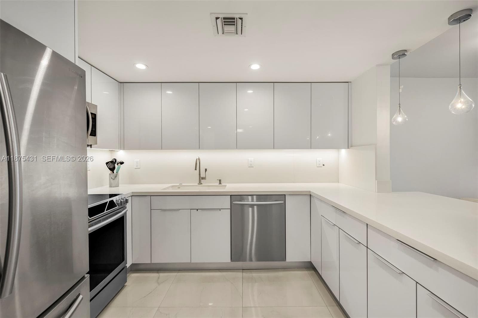 THE CARRIAGE HOUSE CONDO · #1231 in Miami Beach - Photo 18