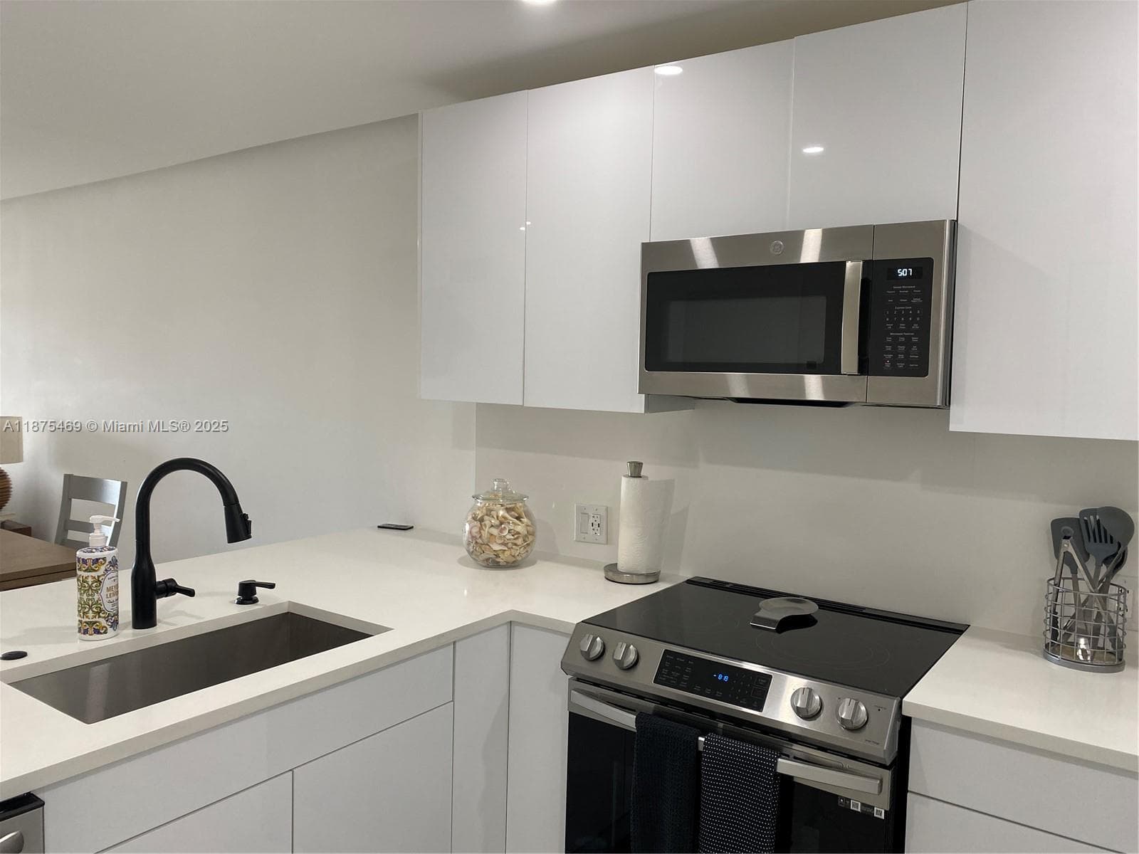 LEISURE TOWERS CONDO · #1608 in Pompano Beach - Photo 7