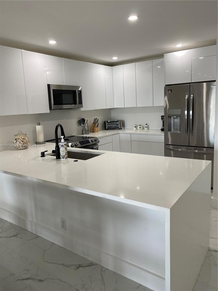 LEISURE TOWERS CONDO · #1608 in Pompano Beach - Photo 9
