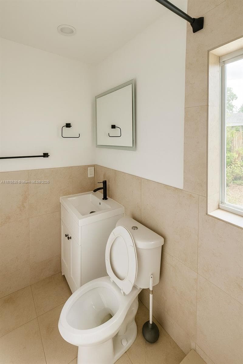 EDGEWATER ESTATES 1ST ADD · #2 in Wilton Manors - Photo 3