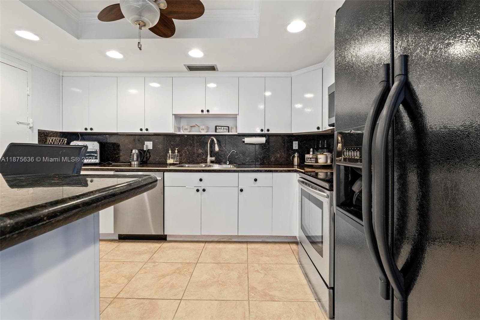ALLINGTON TOWERS CONDO · #12H in Hollywood - Photo 17