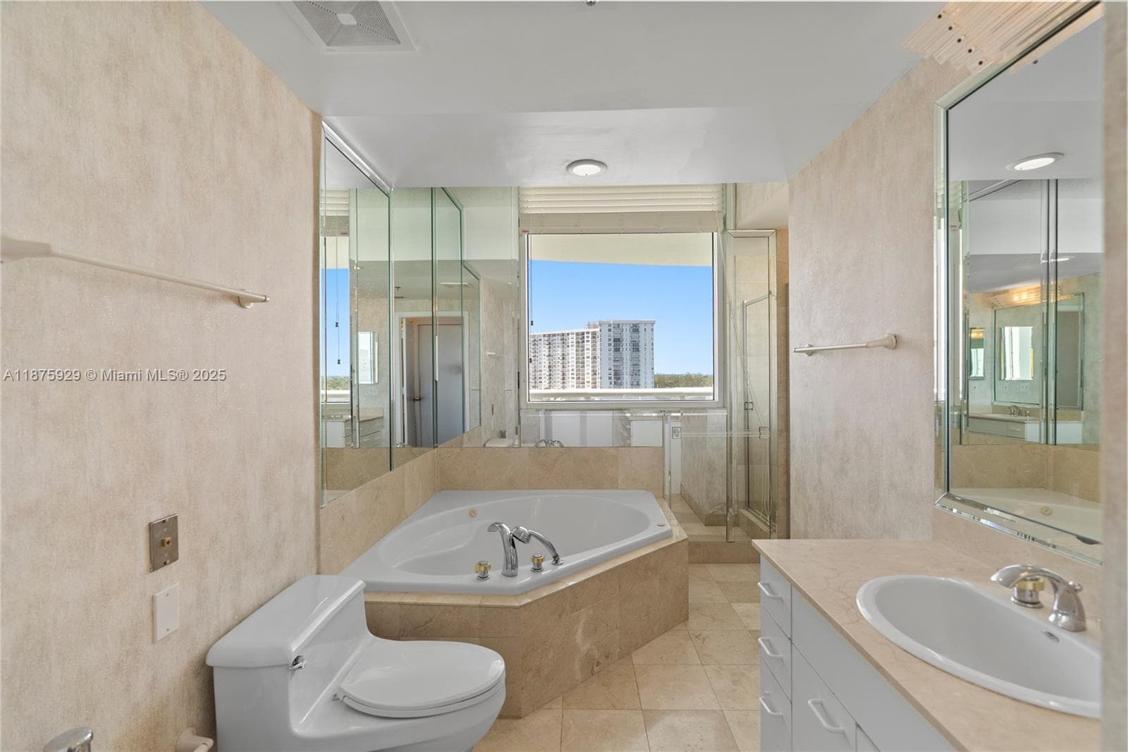 LA TOUR CONDO · #701 in Miami Beach - Photo 25
