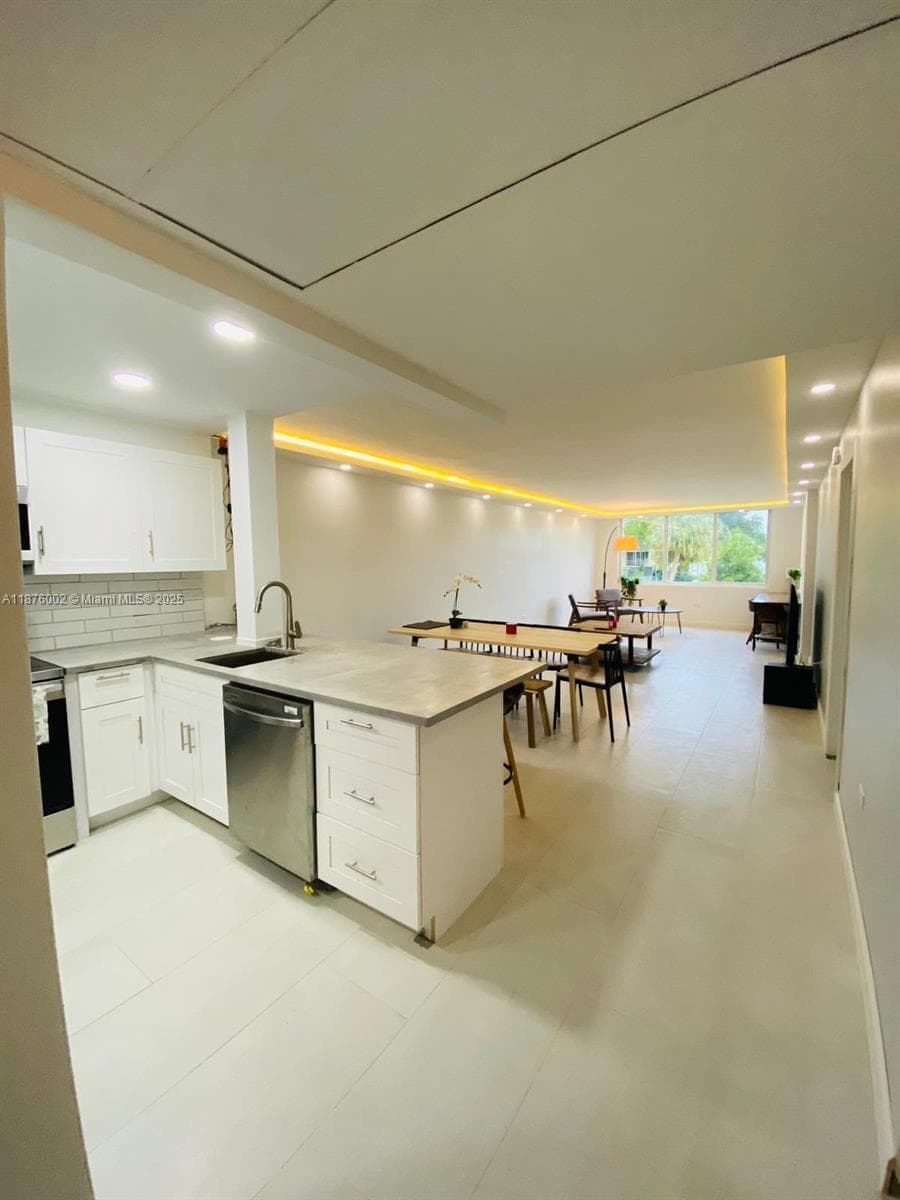 ROYAL OAKS CONDO · #205 in Miami - Photo 3