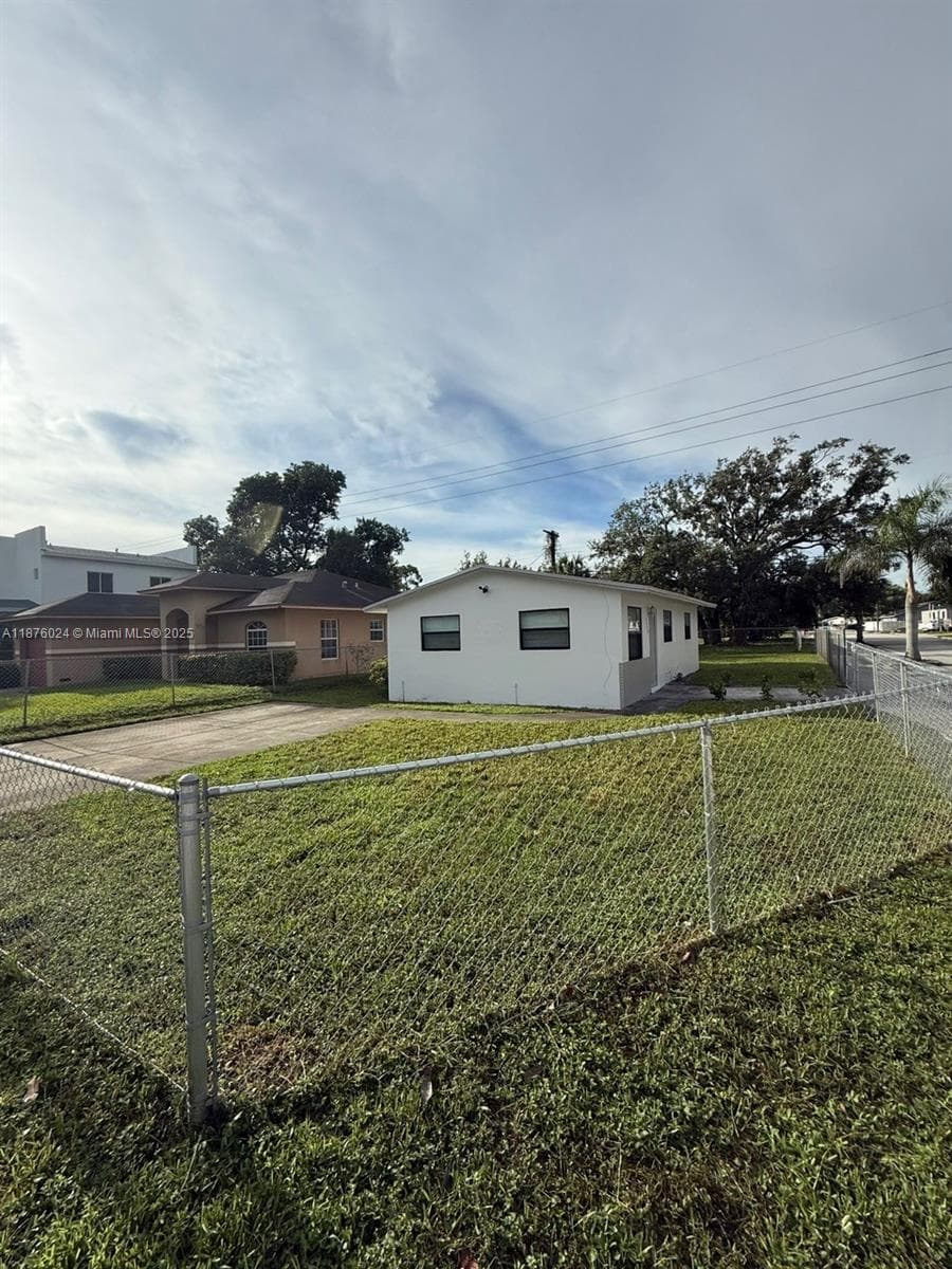 2798 NW 9th Pl photo 2