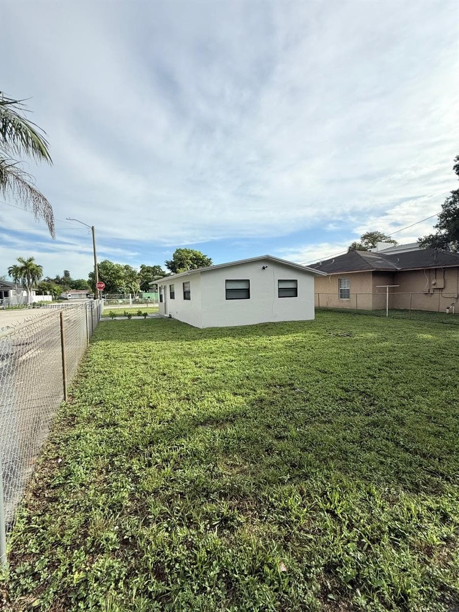 2798 NW 9th Pl photo 6