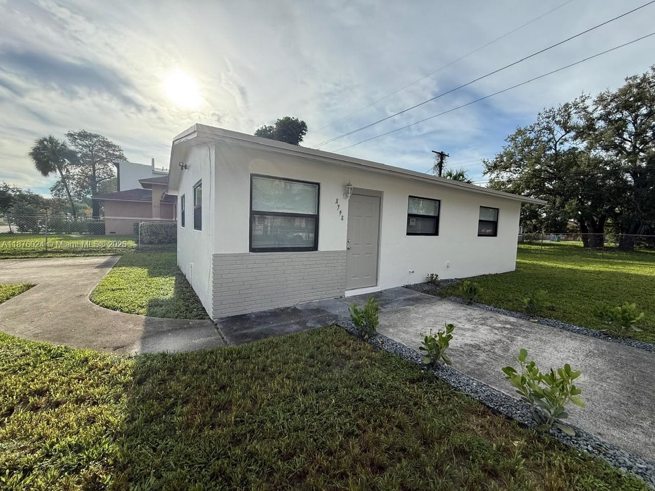 2798 NW 9th Pl photo 1
