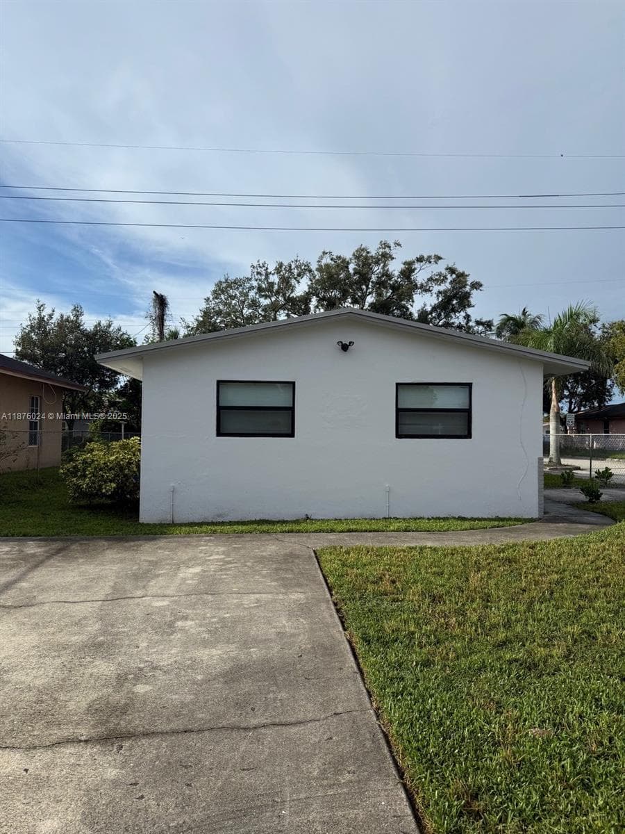 2798 NW 9th Pl photo 5