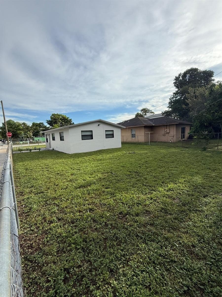 2798 NW 9th Pl photo 20