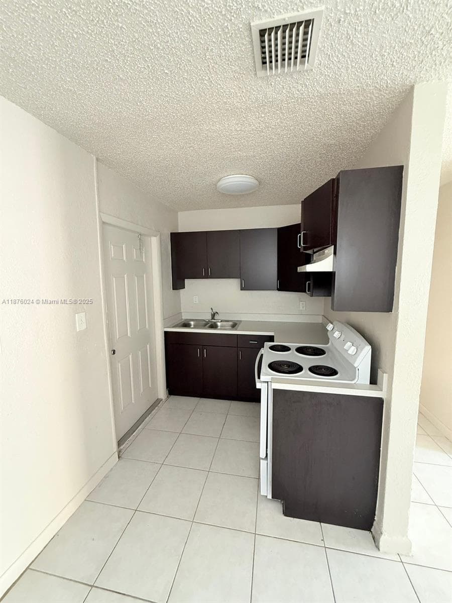 2798 NW 9th Pl photo 9
