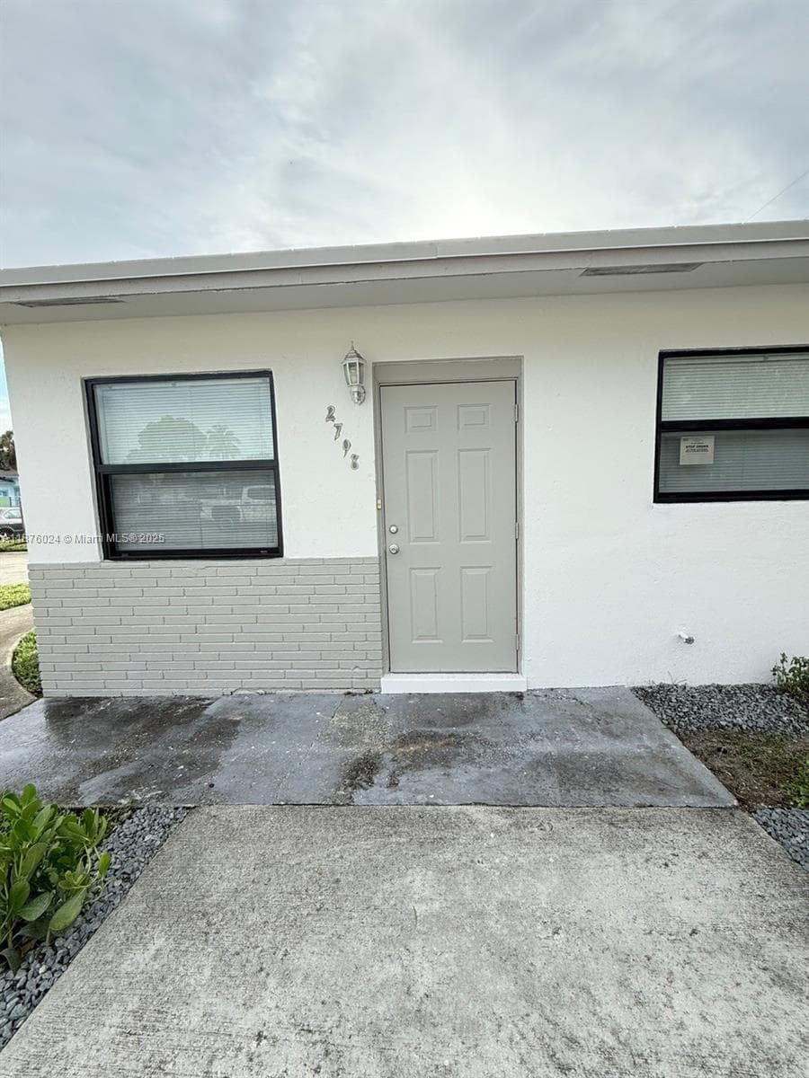 2798 NW 9th Pl photo 8