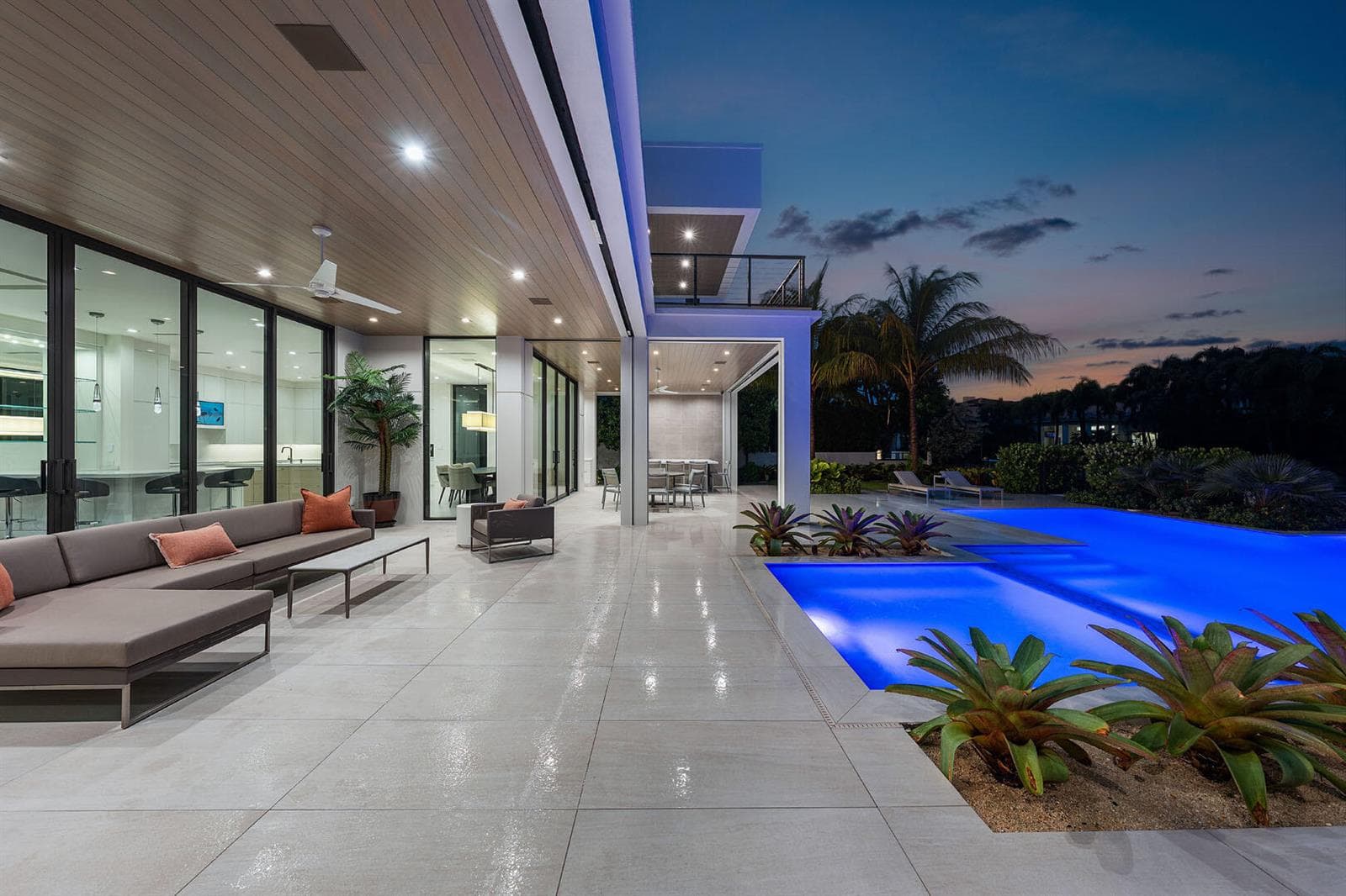 175_Alexander_Palm_Road_Dusk_09
