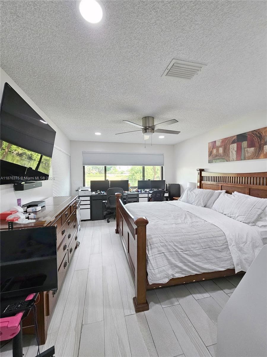 EMERALD OAKS 17 CONDO · #1701 in Hollywood - Photo 23