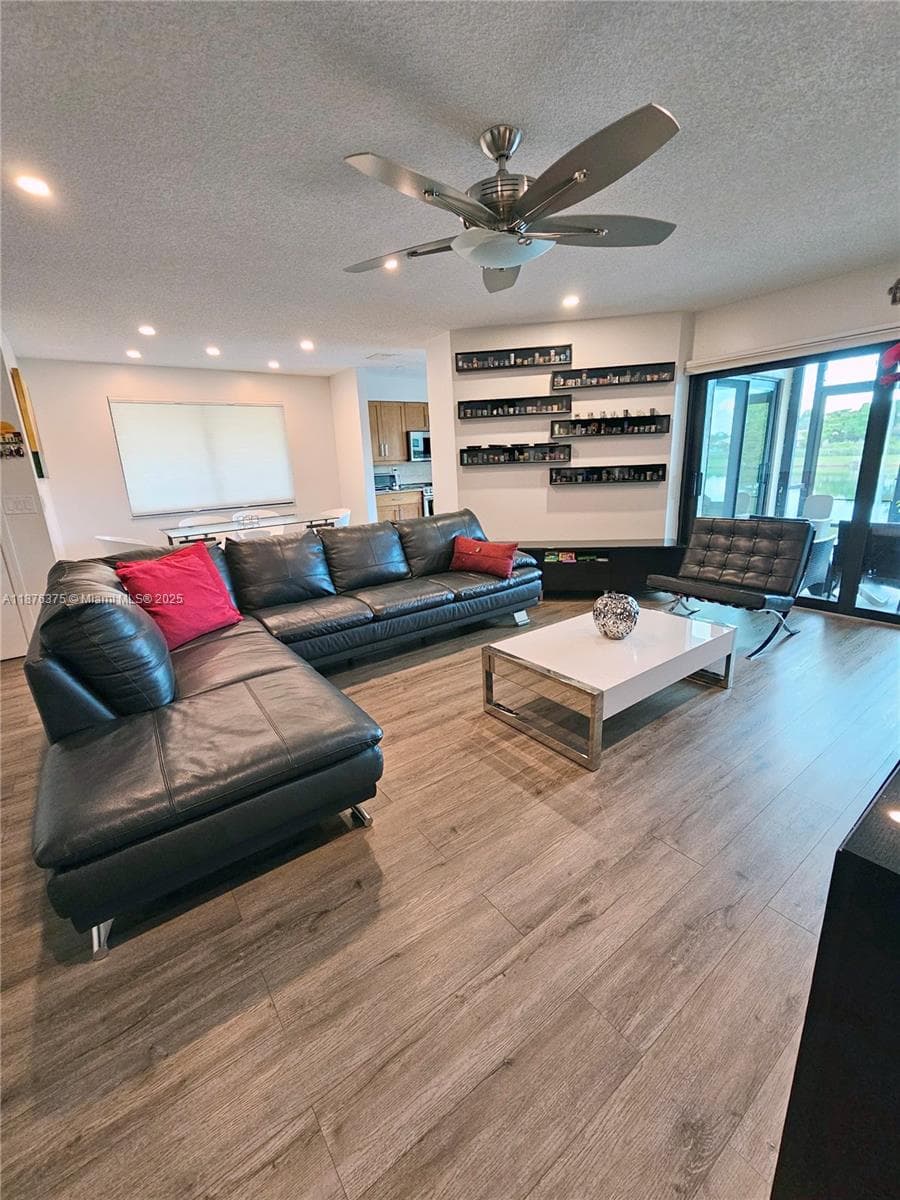 EMERALD OAKS 17 CONDO · #1701 in Hollywood - Photo 2