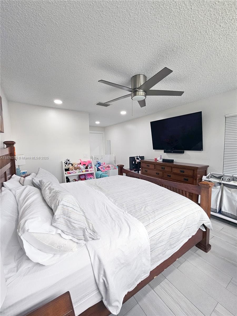 EMERALD OAKS 17 CONDO · #1701 in Hollywood - Photo 22
