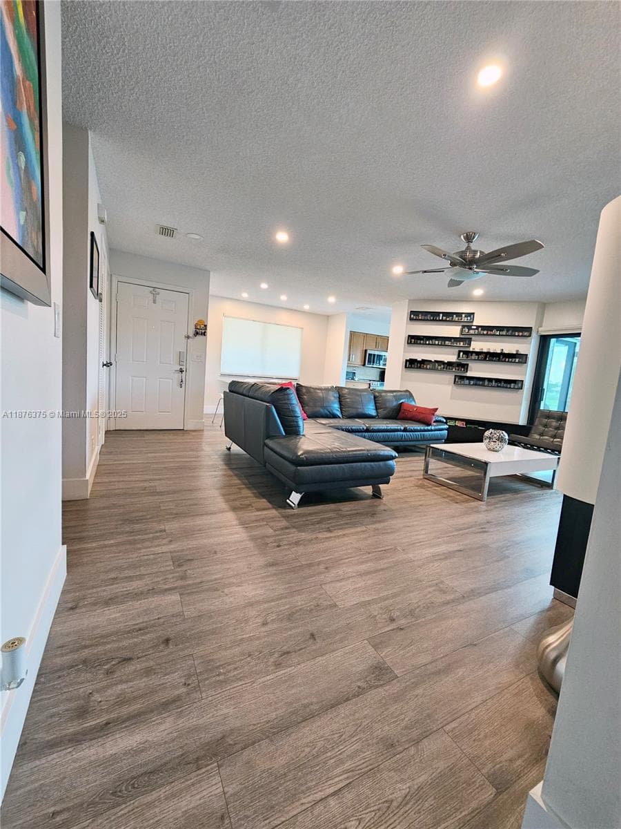 EMERALD OAKS 17 CONDO · #1701 in Hollywood - Photo 5