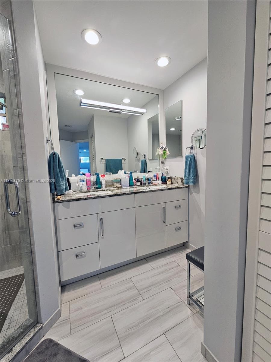 EMERALD OAKS 17 CONDO · #1701 in Hollywood - Photo 24