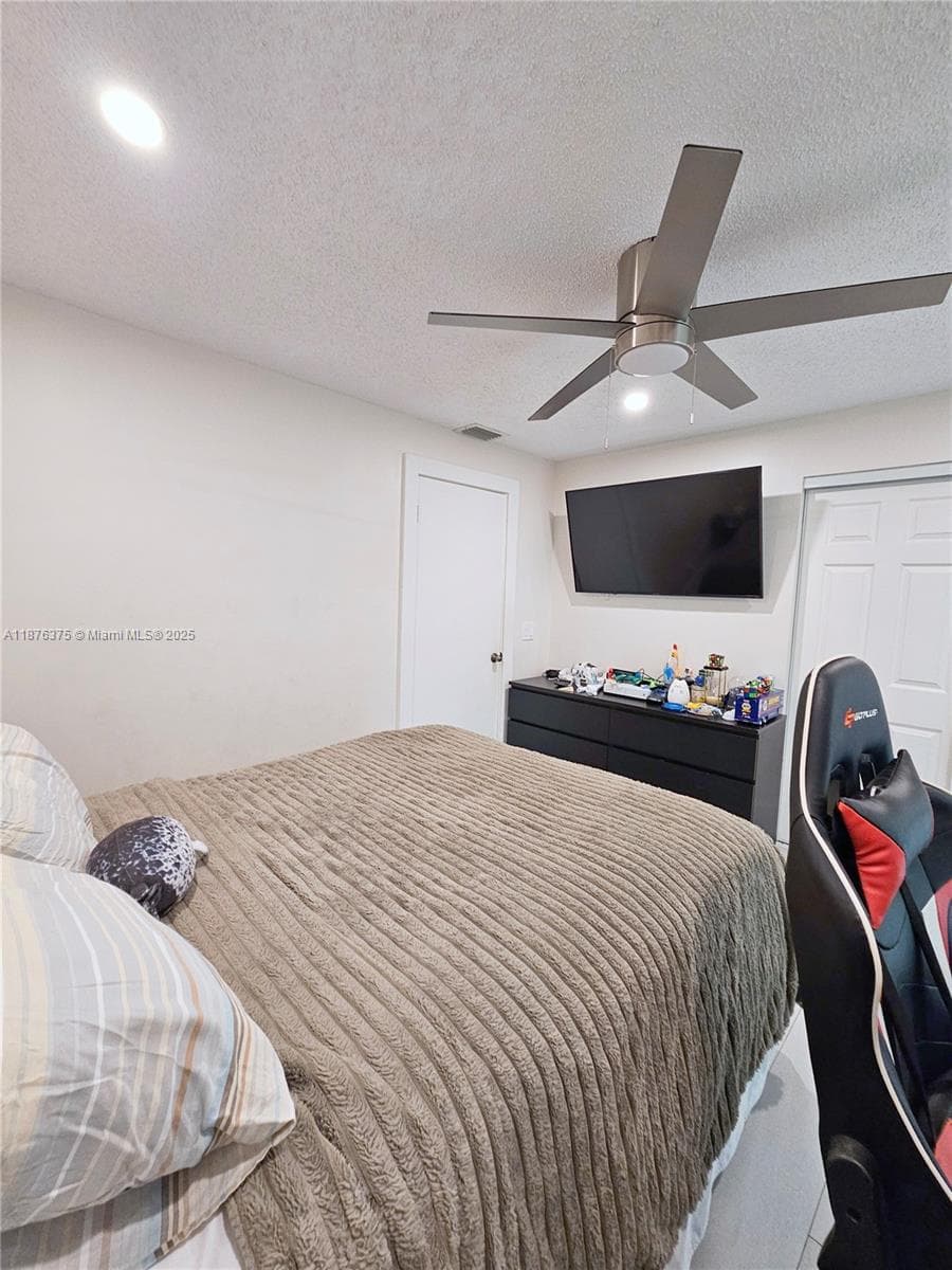 EMERALD OAKS 17 CONDO · #1701 in Hollywood - Photo 18