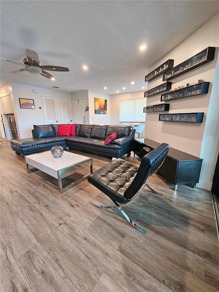 EMERALD OAKS 17 CONDO · #1701 in Hollywood - Photo 4