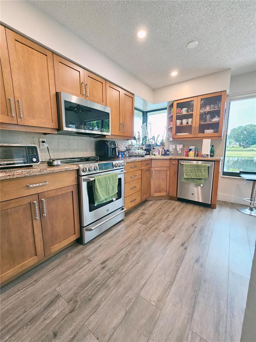 EMERALD OAKS 17 CONDO · #1701 in Hollywood - Photo 8