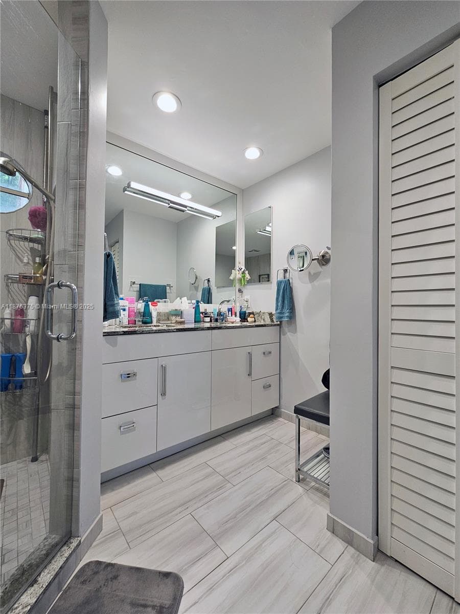 EMERALD OAKS 17 CONDO · #1701 in Hollywood - Photo 25