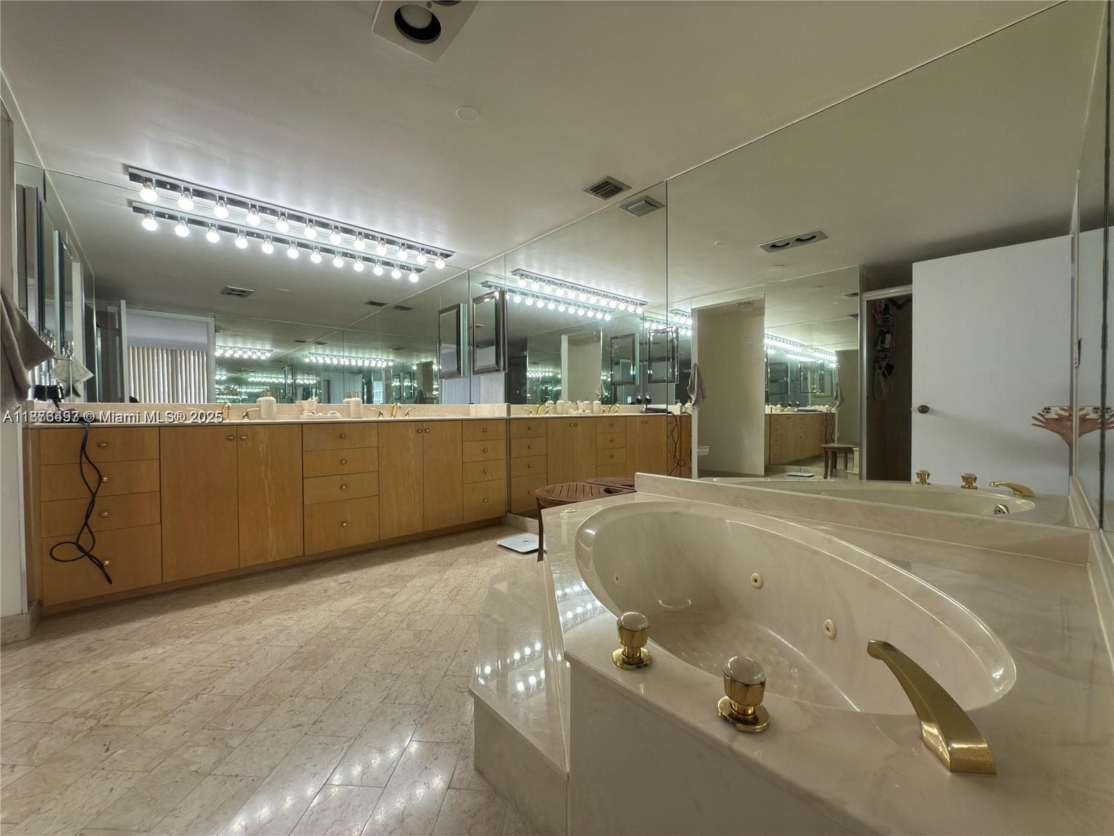 JOCKEY CLUB III CONDO · #552 in Miami - Photo 14