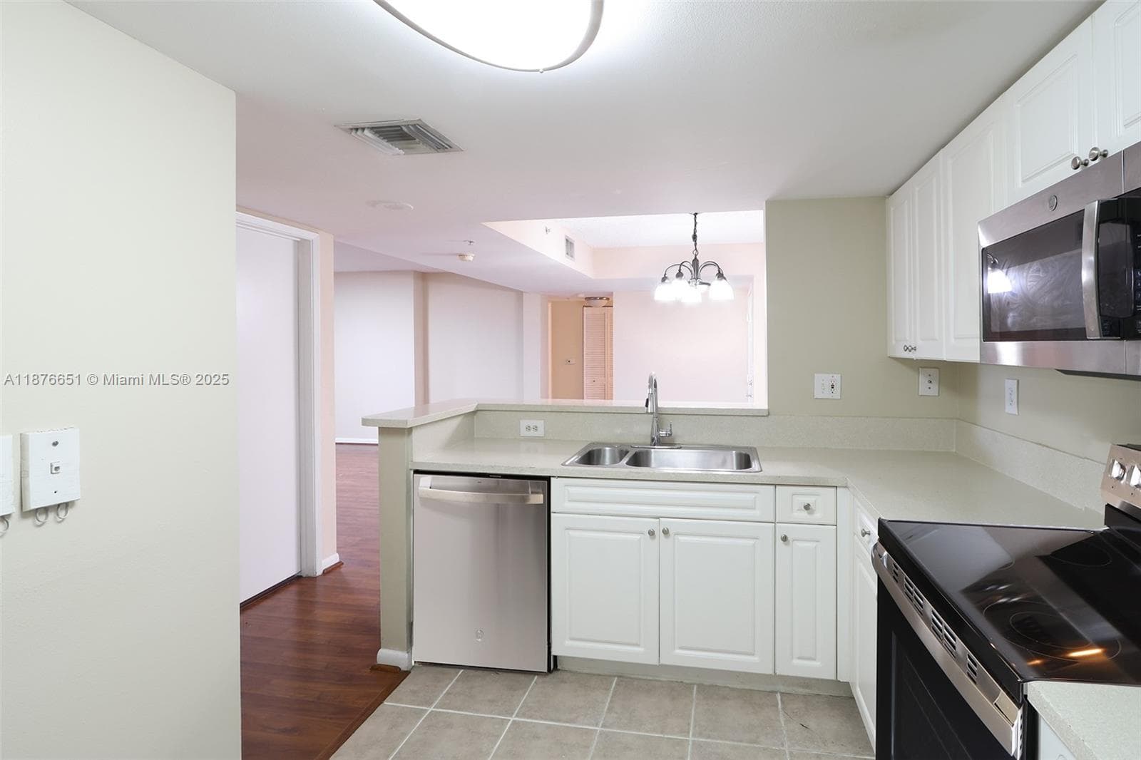 LAS OLAS BY THE RIVER CON · #1209 in Fort Lauderdale - Photo 2