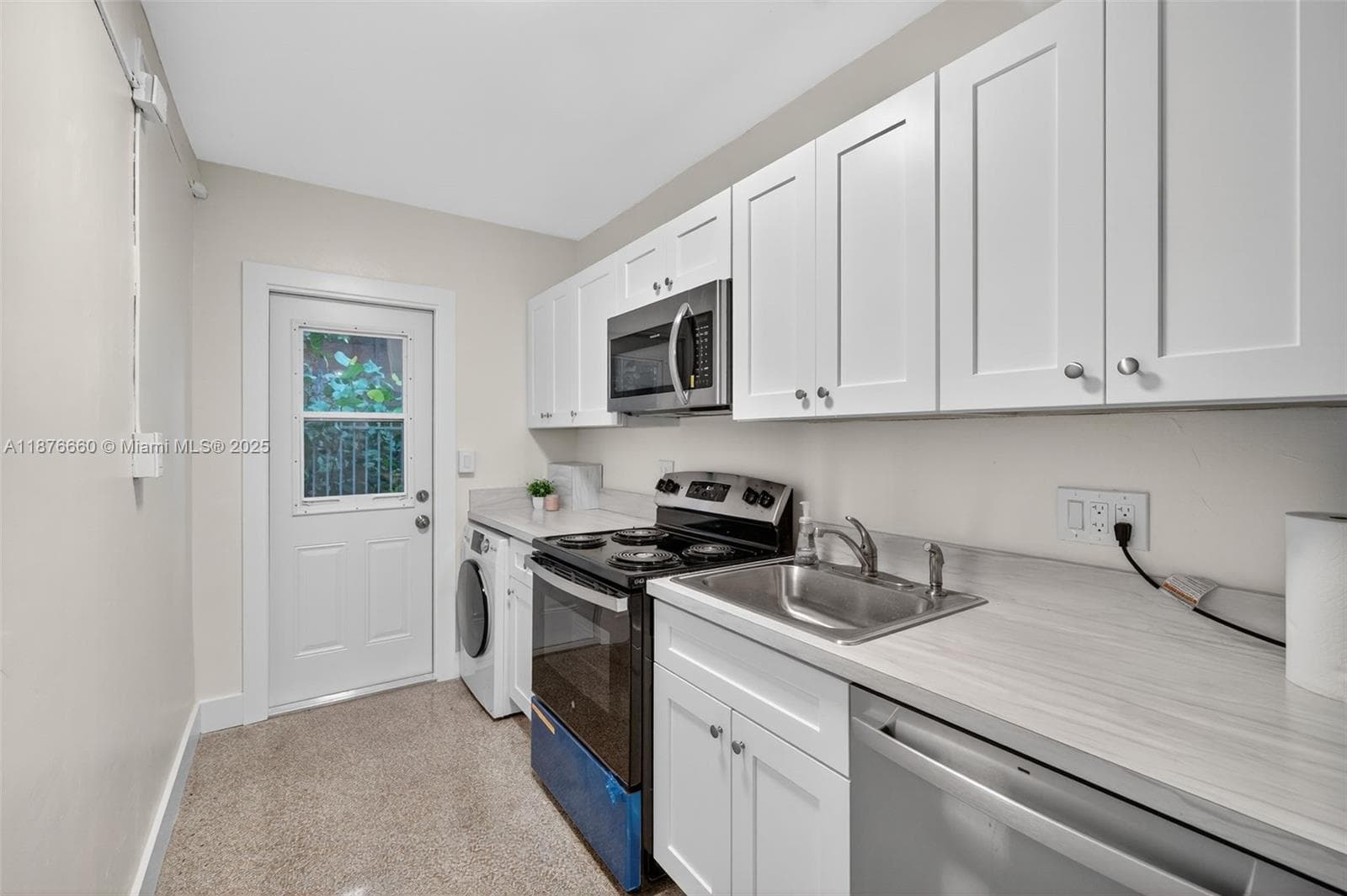 GOLDEN SHORES CONDO · #16 in Pompano Beach - Photo 9