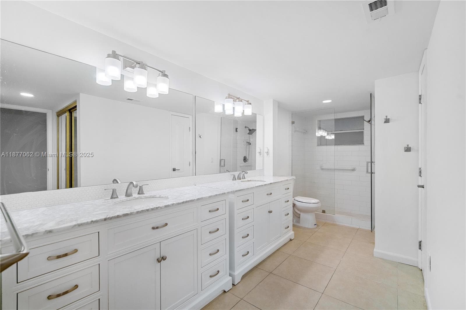 AZURE LAKE CONDO · #107 in Miami - Photo 23