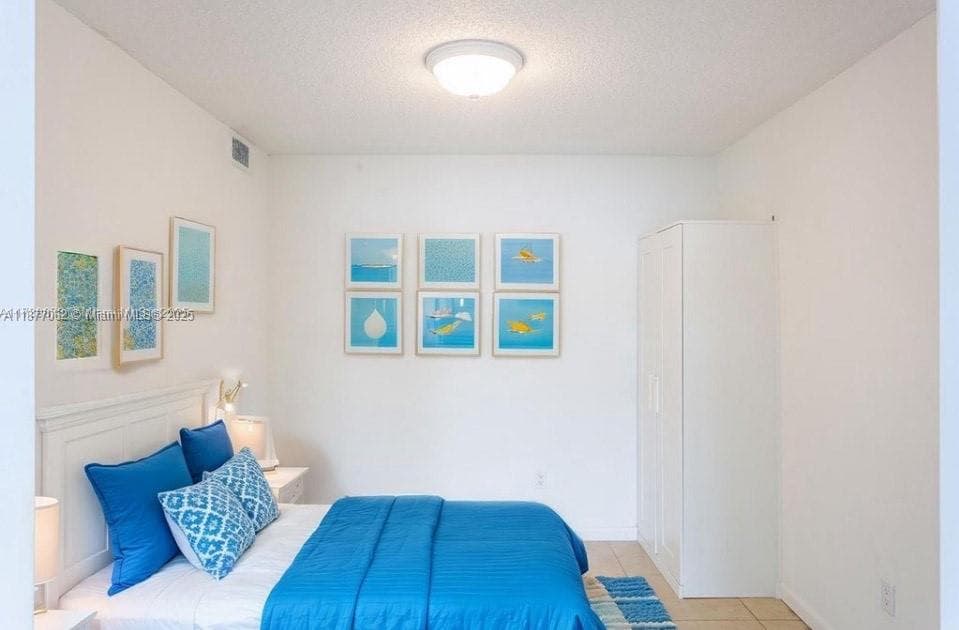 AZURE LAKE CONDO · #107 in Miami - Photo 17