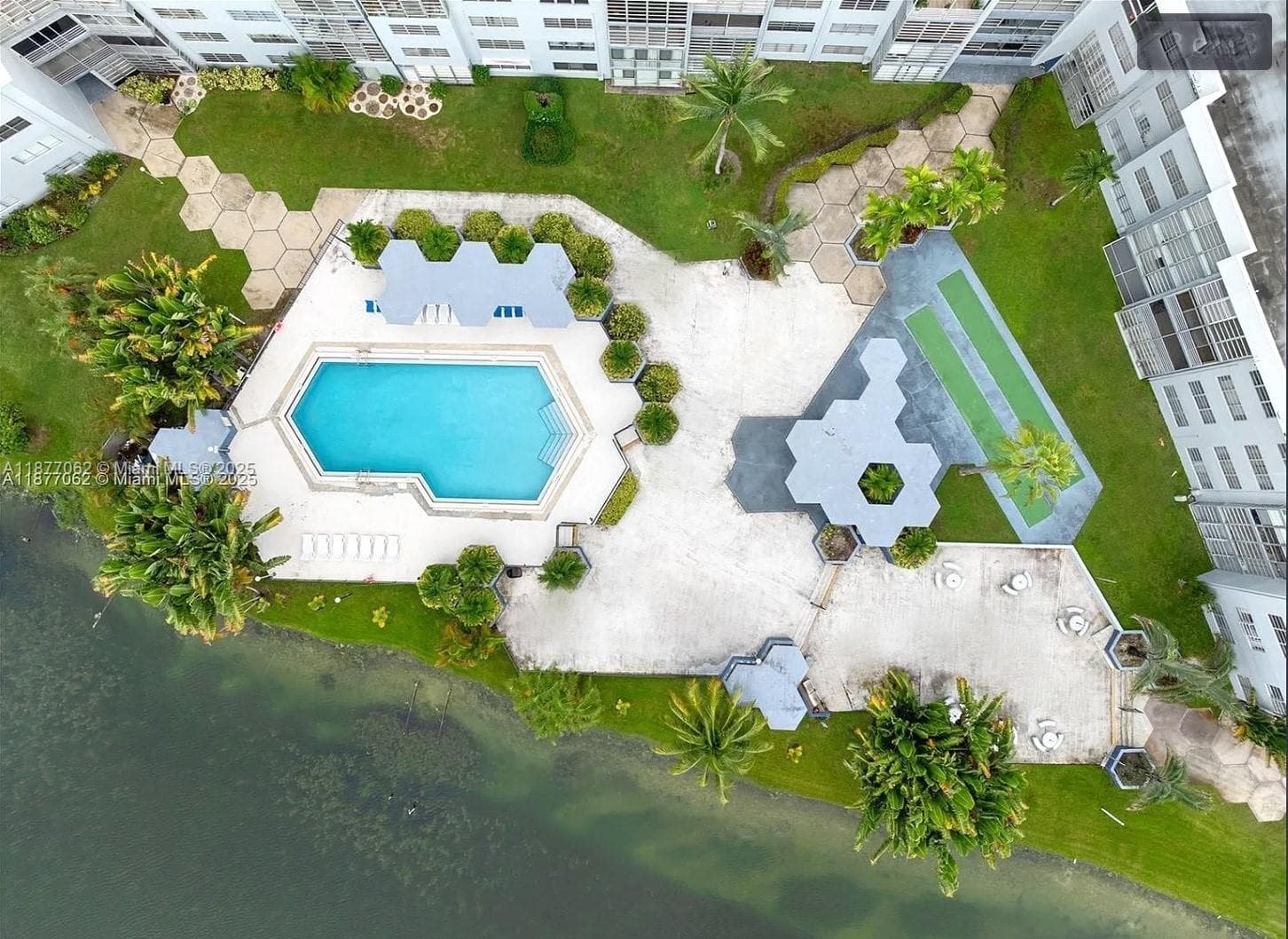 AZURE LAKE CONDO · #107 in Miami - Photo 43