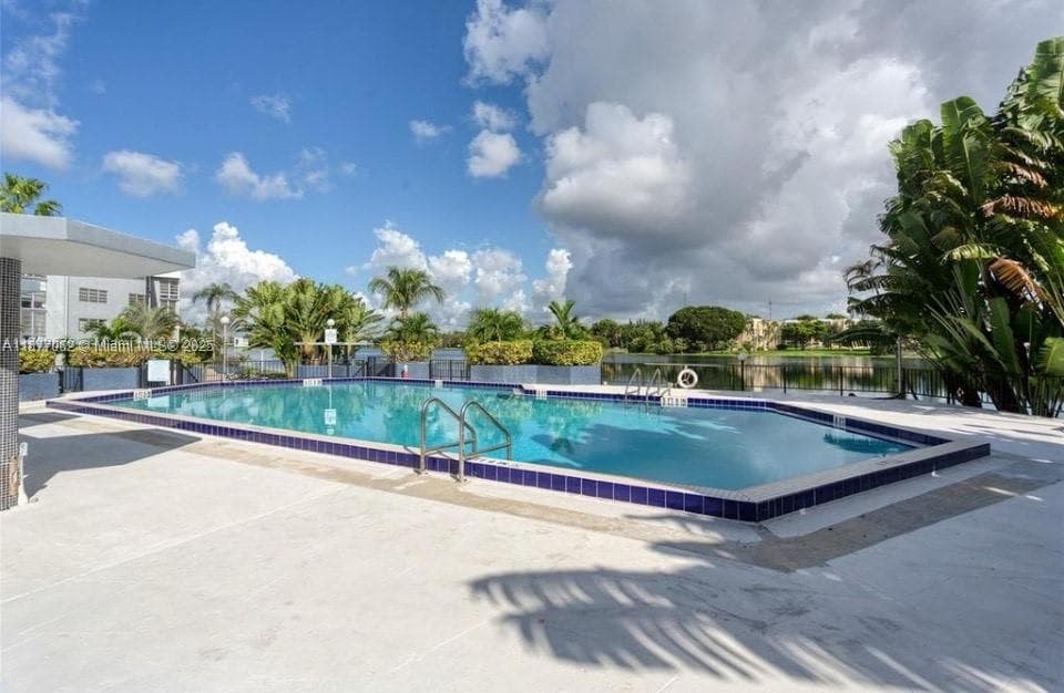 AZURE LAKE CONDO · #107 in Miami - Photo 41