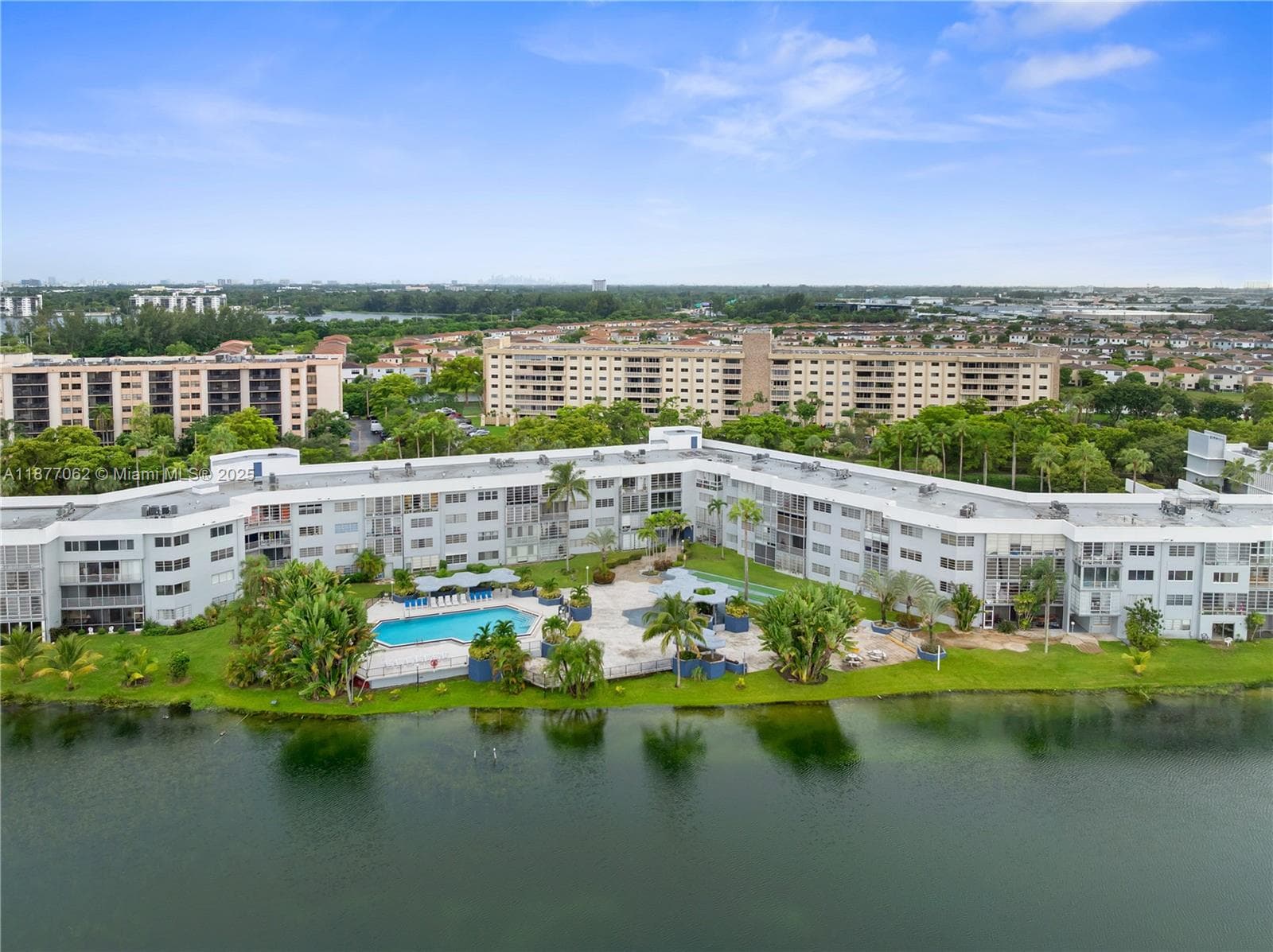 AZURE LAKE CONDO · #107 in Miami - Photo 48