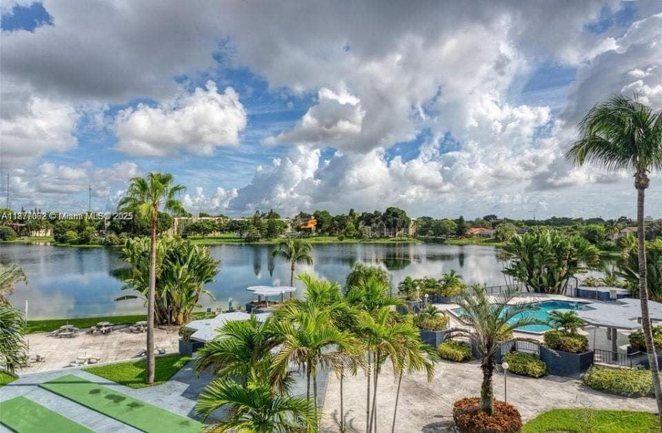 AZURE LAKE CONDO · #107 in Miami - Photo 44