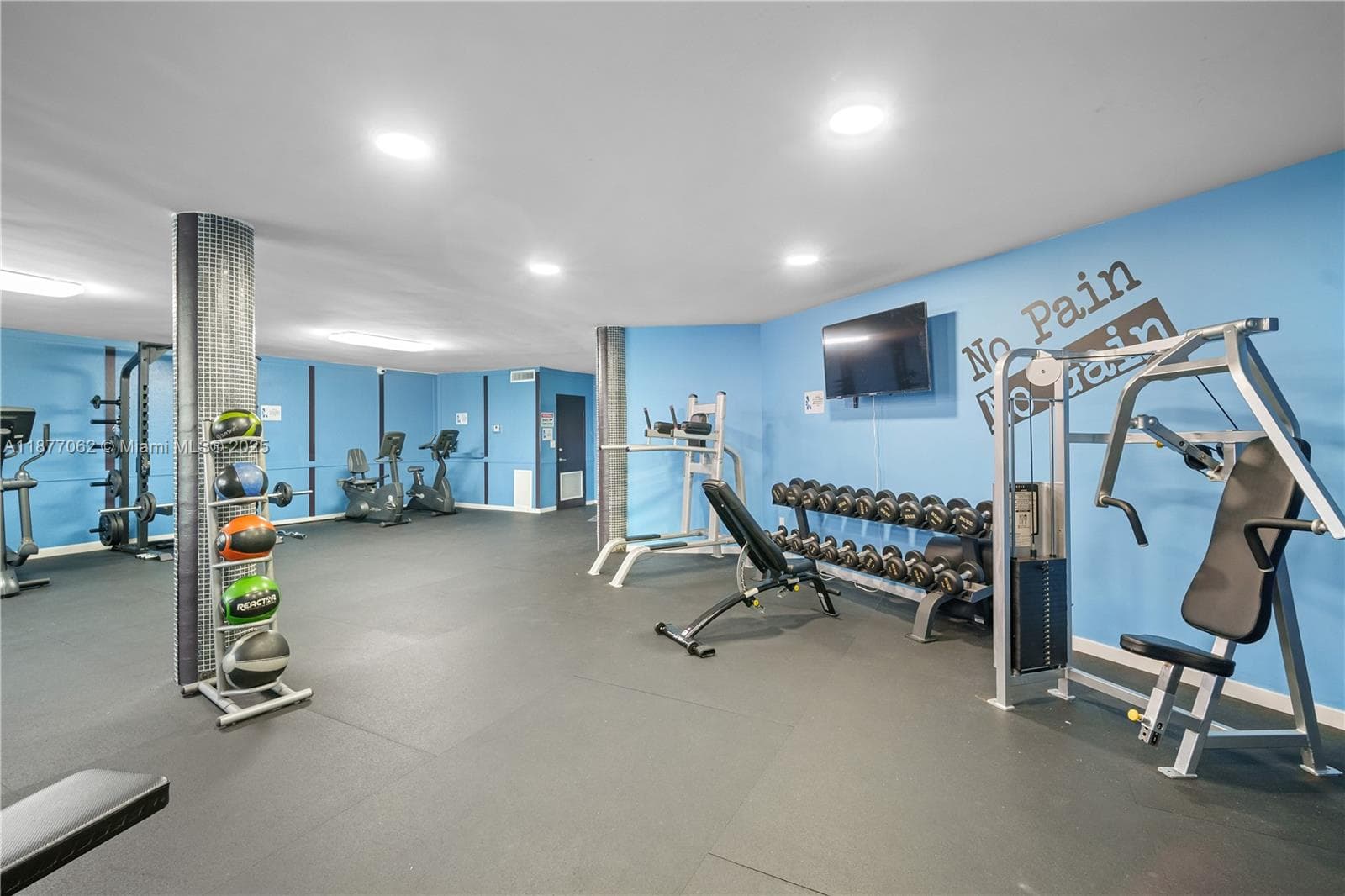 AZURE LAKE CONDO · #107 in Miami - Photo 39