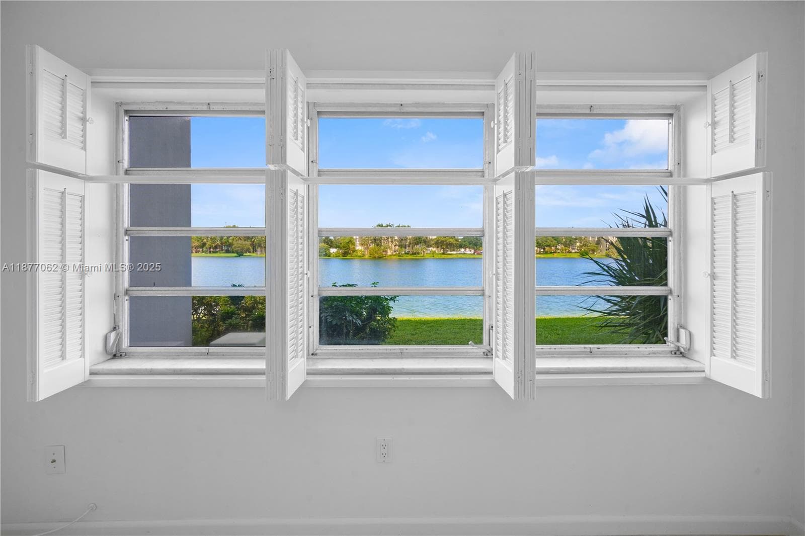 AZURE LAKE CONDO · #107 in Miami - Photo 29