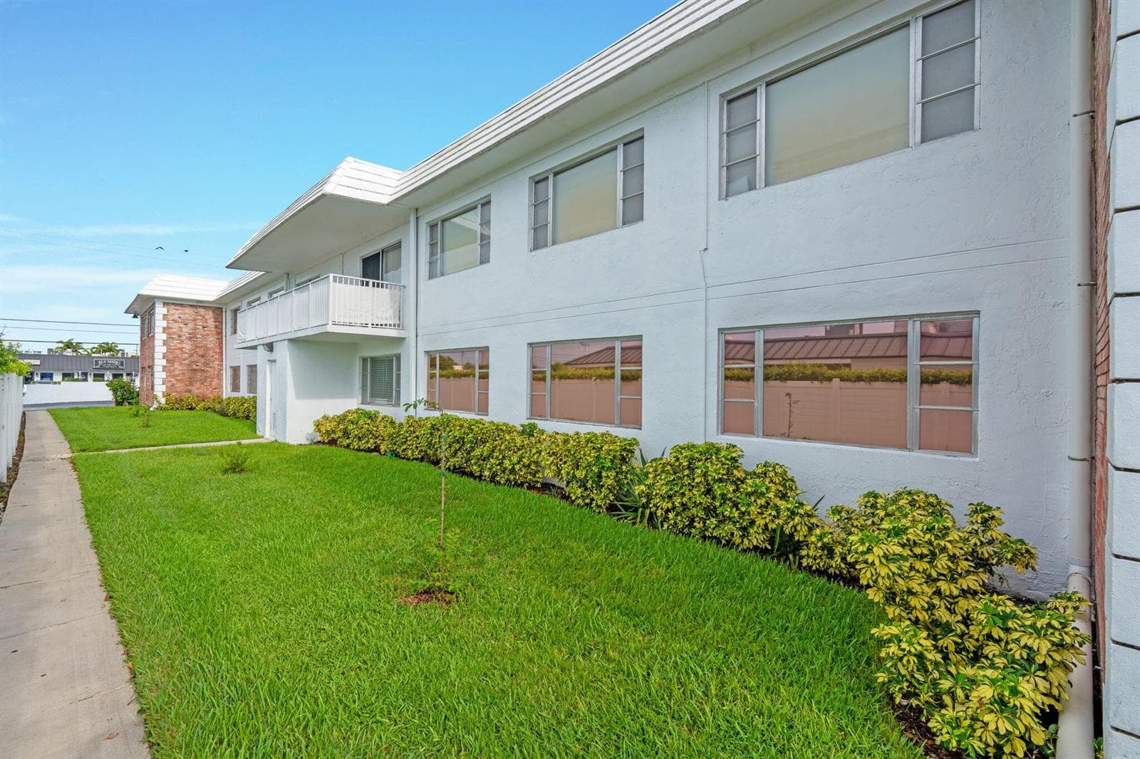 6-web-or-mls-A7408835
